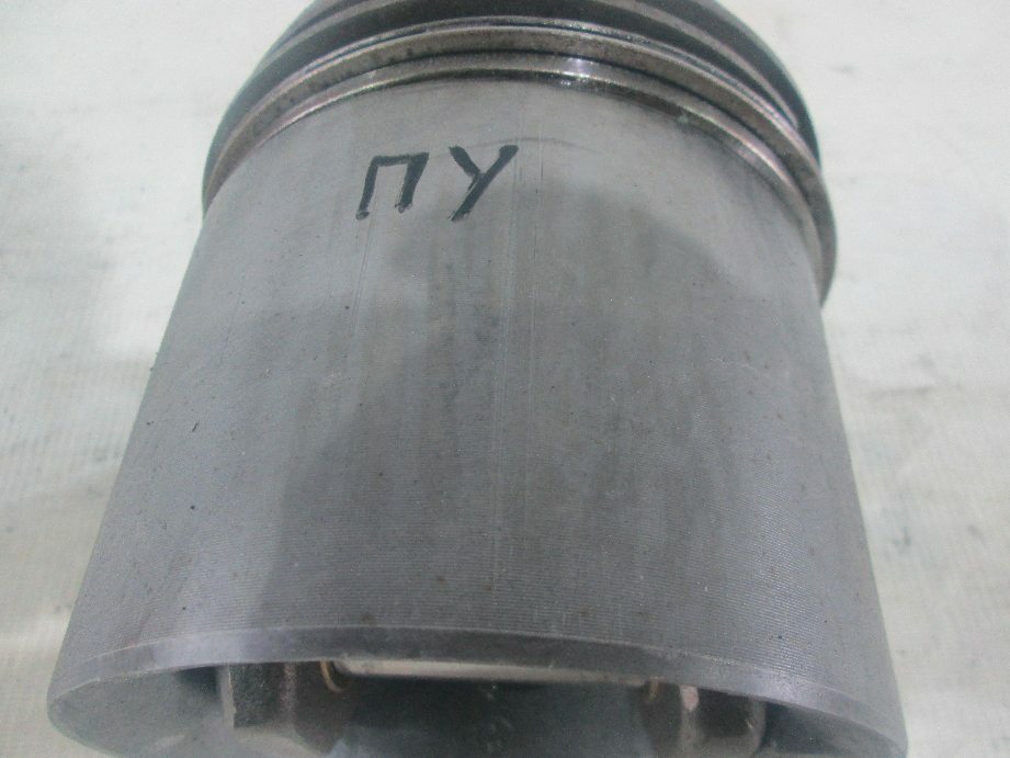 поршень D12A б/у \ царапины на юбке поршня - 3